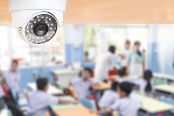 Escolas monitoradas por câmeras: conheça os benefícios